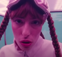 Clip "Comme les autres" : Poupie impose sa différence avant son premier album