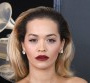 Rita Ora rend hommage à Avicii sur scène !