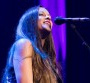 Alanis Morissette étonne et séduit à l'Olympia