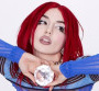 Ava Max se lâche sur "Million Dollar Baby"