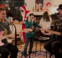 Calogero chante avec ses enfants pour Noël