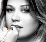 Kelly Clarkson forcée de dévoiler son single