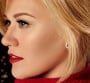 Kelly Clarkson : le clip de "Underneath the Tree"