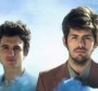 Revolver dans le clip coloré "Wind Song"