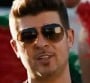 Robin Thicke convie cheerleaders sexy et sucreries pour le clip de "Give It 2 U"
