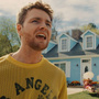Alex Warren vit un "Fever Dream" dans son clip