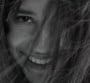 Clip de "La vague" : Izia surprend avec un nouvel univers pop et sensuel