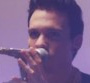 Matthew Koma entre ombre et lumière dans le clip de "Parachute"