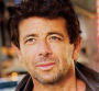 Patrick Bruel se promène "Rue Mouffetard"