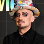 Boy George va concourir à l'Eurovision, c'est officiel