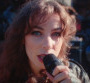 Adé en mode rock dans le clip "J'me barre"