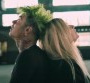 Avril Lavigne et MOD Sun sur "Flames"