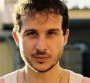 Fils Cara (The Artist) remixe "Sous ma peau"
