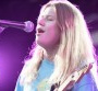 Clip "Rue" : girl in red se libère de ses angoisses en pleine forêt