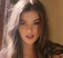 Clip "Capital Letters" : Hailee Steinfeld à Paris pour "Cinquante nuances plus claires"