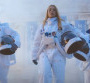Hyphen Hyphen : le clip cosmique "Too Young"