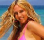 Après le carton de ''Vamos a la playa'', Loona revient dans un nouveau clip "Caliente"