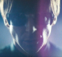 Miles Kane nous invite sur scène dans son nouveau clip rétro "Taking Over"
