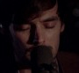 Puggy dans le clip "Everyone Learns To Forget"