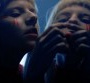 Aurora emprisonnée dans le clip d'"Animal"
