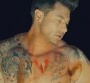 Blue enchaîne avec le clip "Break My Heart"
