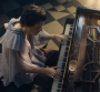 Harry Styles sombre dans "Falling"