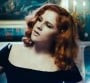Katy B au bal masqué pour le clip "5 AM"