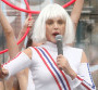 Arielle Dombasle moquée pour ce live détonant