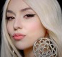 Ava Max : le clip de "My Head & My Heart"