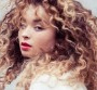 Ella Eyre en showcase privé à Cannes