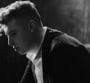 John Newman poursuit avec "Out Of My Head"