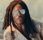Lenny Kravitz au septième ciel dans son nouveau clip brûlant "Human"