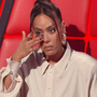 The Voice : le sosie vocal d'Aznavour émeut Amel Bent
