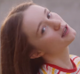 Sigrid brille retourne à l'école pour "High Five"