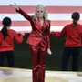 Lady Gaga chante l'hymne national américain au Super Bowl 2016 : photos