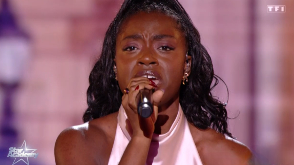 'La future gagnante' : Sarah reprend Adele et fait déjà sensation à la 'Star Academy'