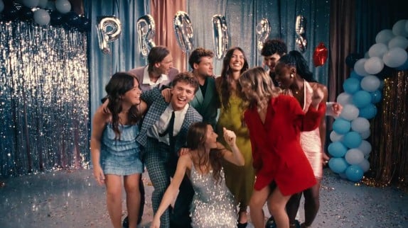 Les élèves de la Star Academy se mettent sur leur 31 pour le clip 'Voulez-vous'