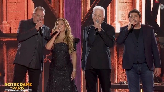 Notre-Dame de Paris : Hélène Ségara chante 'Belle' avec Garou, Patrick Fiori et Daniel Lavoie pour la première fois