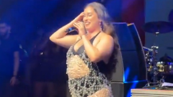 Cette jeune chanteuse critiquée sur son physique, les internautes la soutiennent de la meilleure des manières