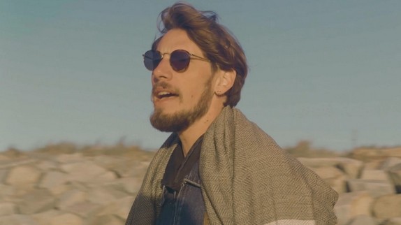 Un an après sa disparition, ce chanteur français honoré à travers un titre posthume
