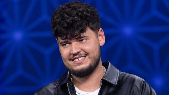 Joseph Kamel change de style sur 'Crash', et c'est un tube !