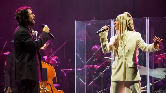 Eurovision : Monroe réalise son rêve et chante un magnifique duo avec son idole à Paris