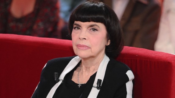 'Ils s'en fichent complètement' : déçue, Mireille Mathieu tape sur le gouvernement