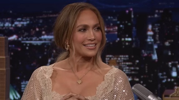 Jennifer Lopez répond aux critiques sur son apparence en plein concert Les articles People / Musique - photo 1767179448