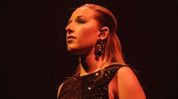 Helena : cette ancienne élève de la 'Star Academy' en première partie de ses concerts