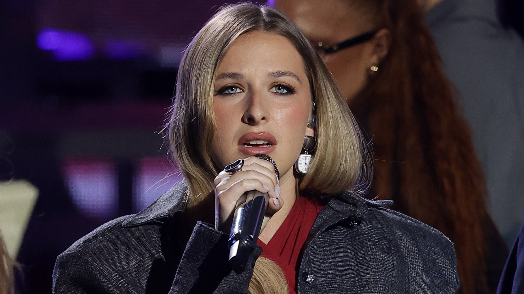 Pourquoi Helena veut faire une pause dans sa carrière ? Un proche de la chanteuse se confie