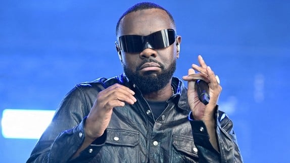 Gims dévoile son nouveau tube en duo avec le groupe phénomène de l'année