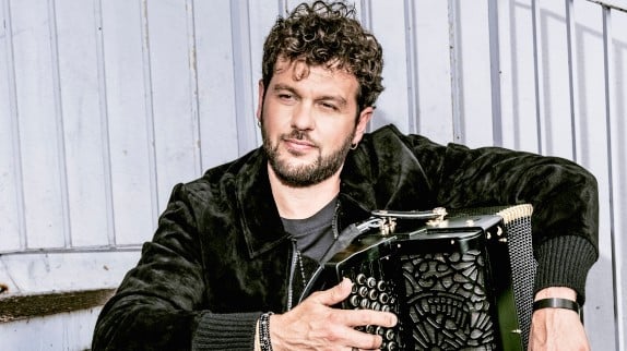 Claudio Capéo en interview : 'Je fais de la chanson populaire et je l'assume'
