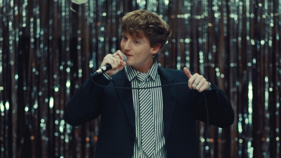 'On dirait Shakira' : cette reprise française de 'La Camisa Negra' fait un carton !