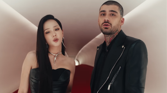 Jisoo et Zayn en couple dans l'espace pour le clip événement 'Eyes Closed'